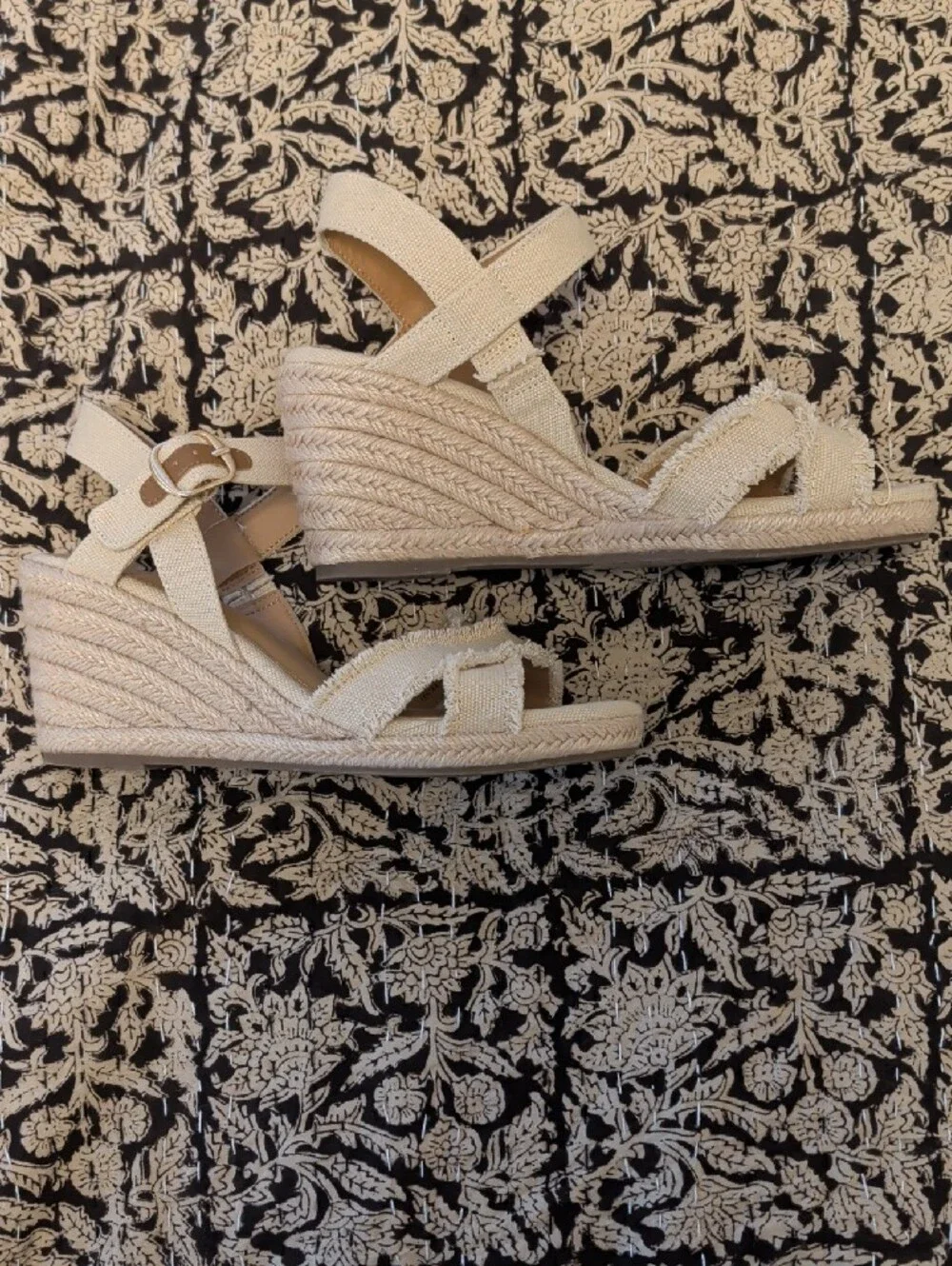 N/A stylish cream
